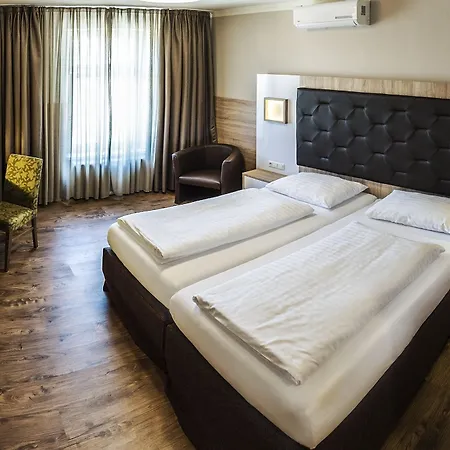 Отель Theater 4*