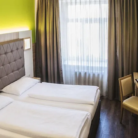 Hotel Goldenes Theater 4*