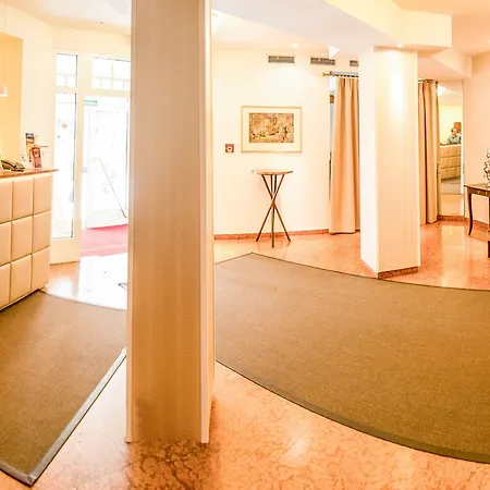 מלון Theater 4*