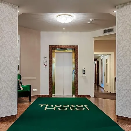 מלון Theater 4*