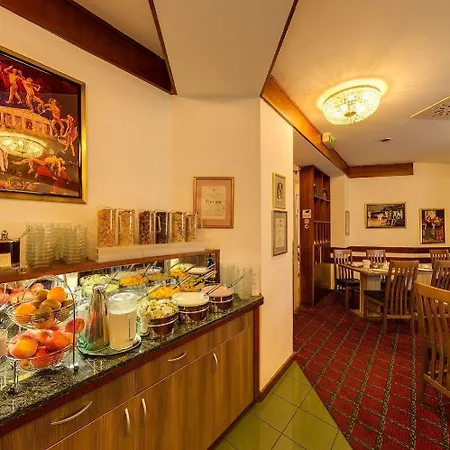 Hotel Theater 4*