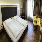 Theater Hotel